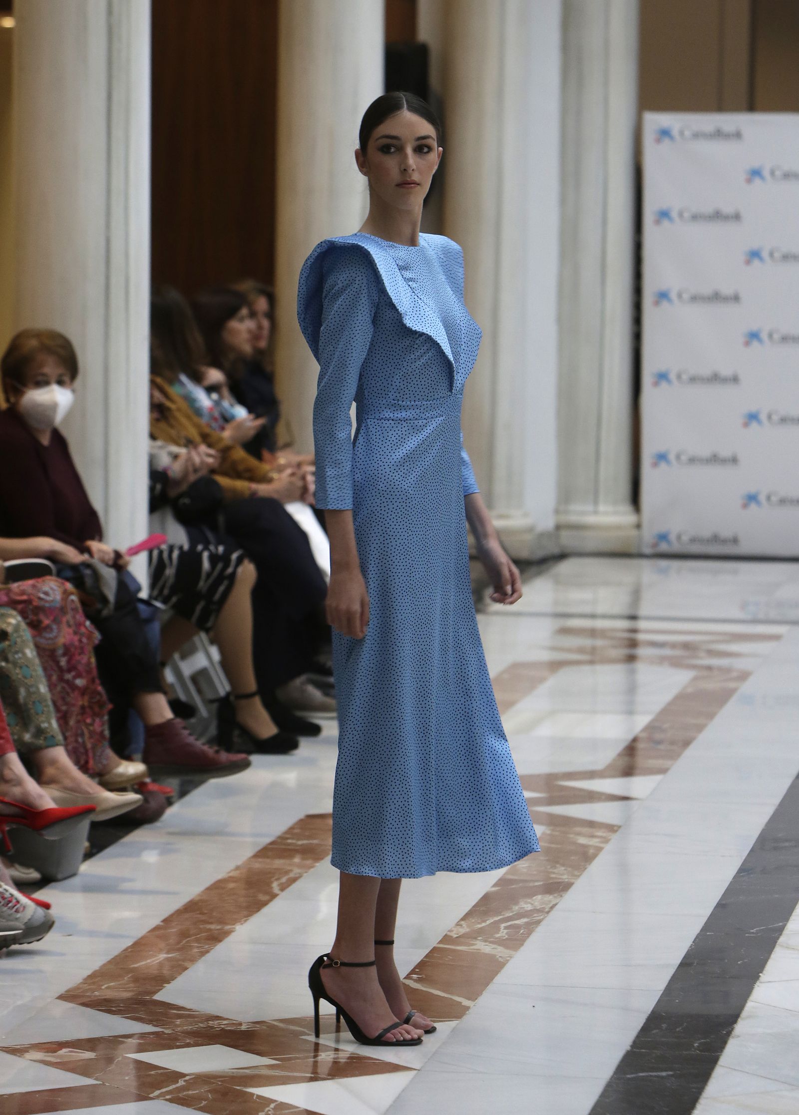 Desfile moda flamenca en las vísperas de la Feria de Abril CaixaBank