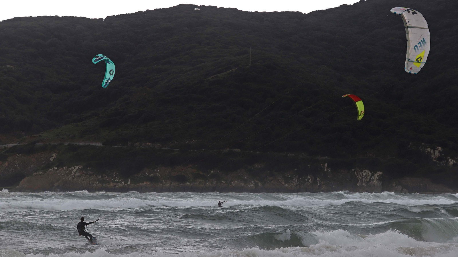 Primera manga del Spain Kiteboarding League en la playa de Getares
