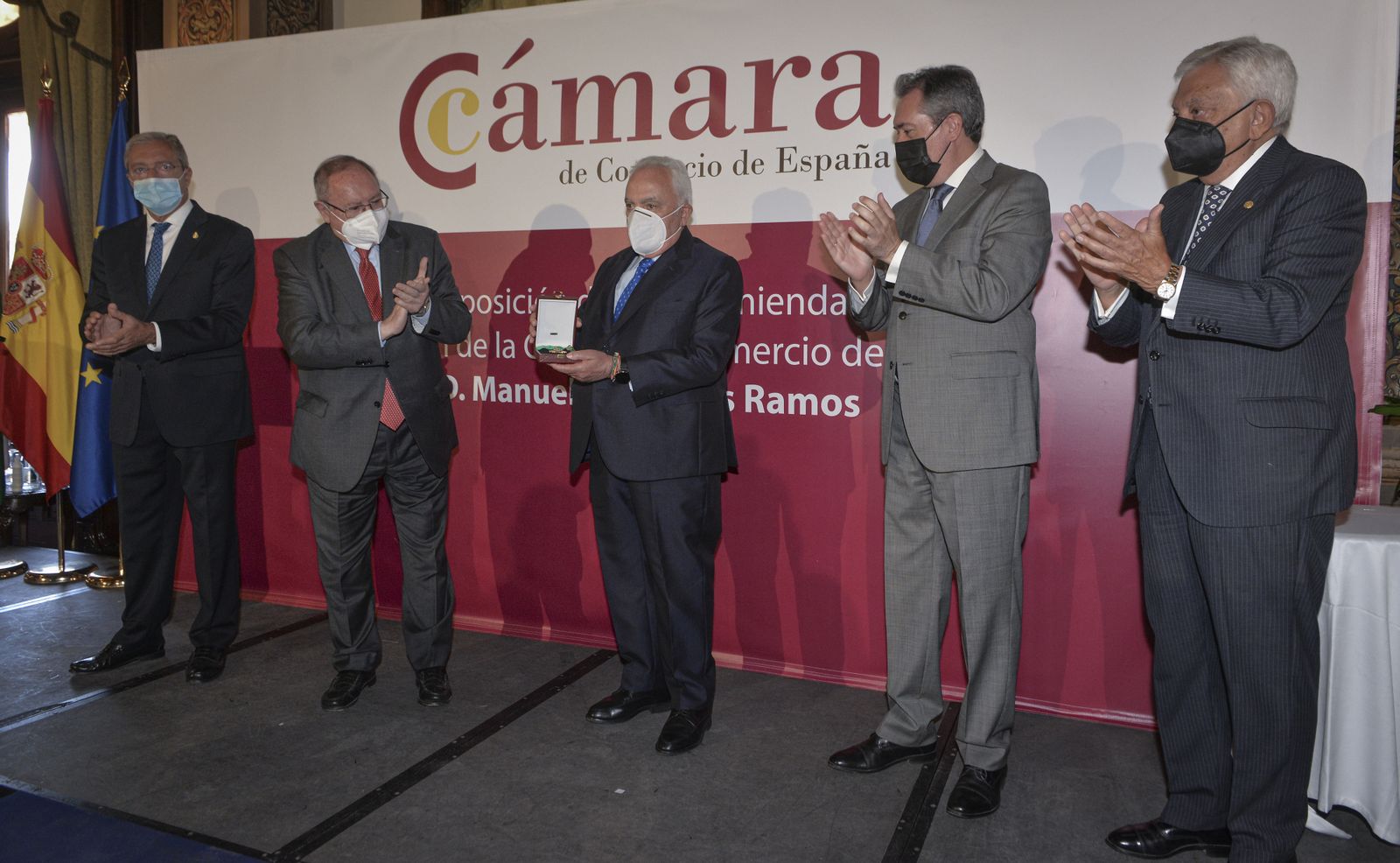 Imposición de la Encomienda de la Orden de la Cámara de España