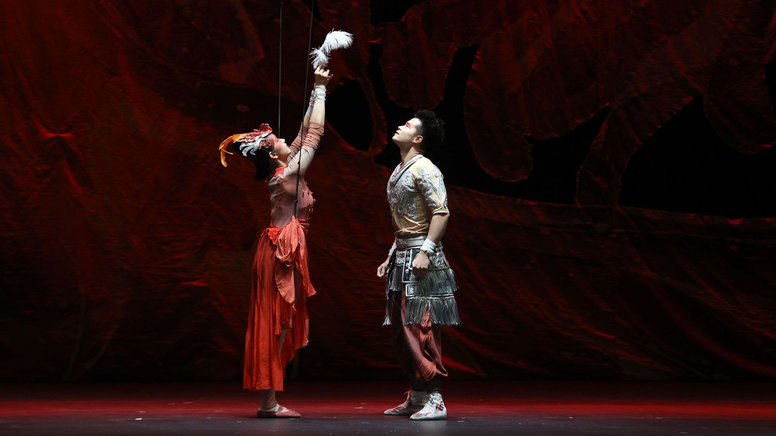 Imágenes del 'Gran Circo Acrobático de China' en el Teatro Villamarta