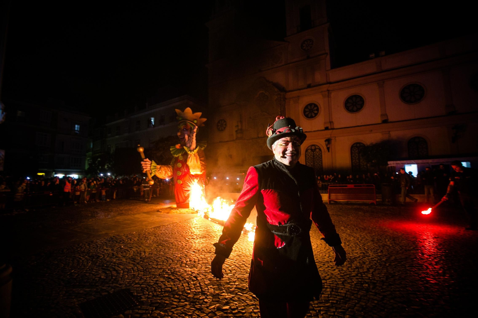 El pregón  y la quema del dios Momo en imágenes