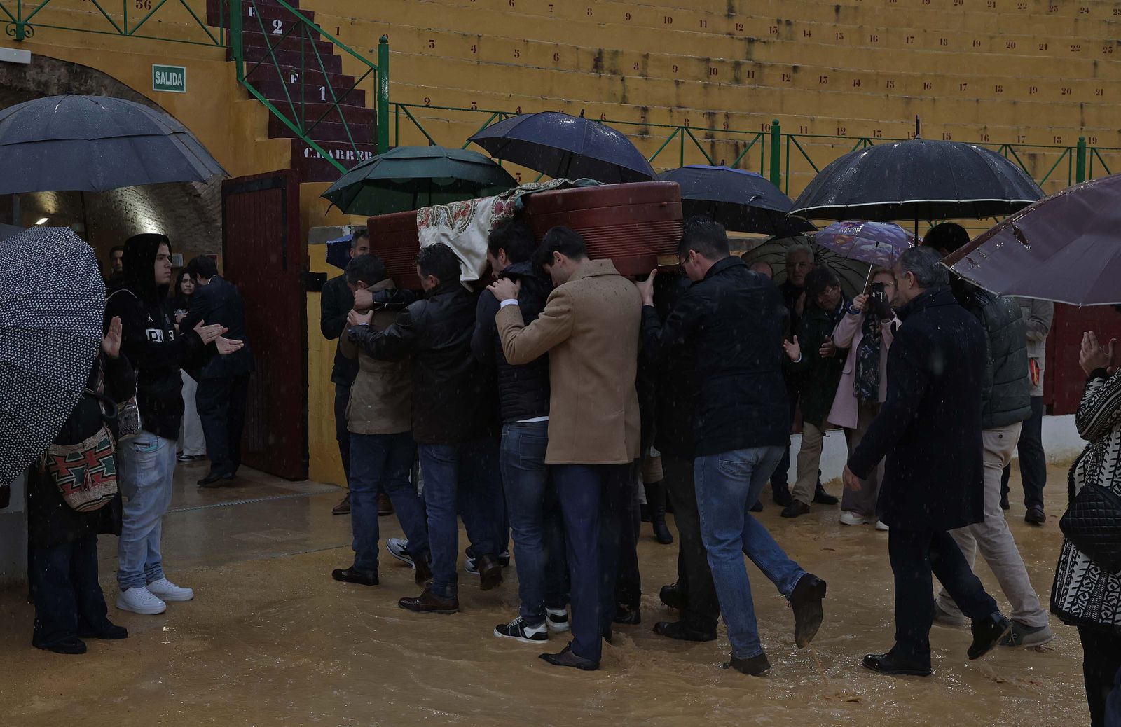 Imágenes del último adiós al diestro Carlos Corbacho en La Línea