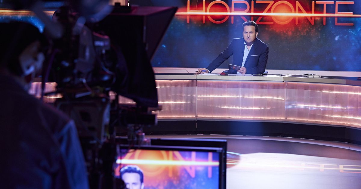 Íker Jiménez despide a Rubén Gisbert, el reportero que se mancha con barro  para acentuar su dramatismo