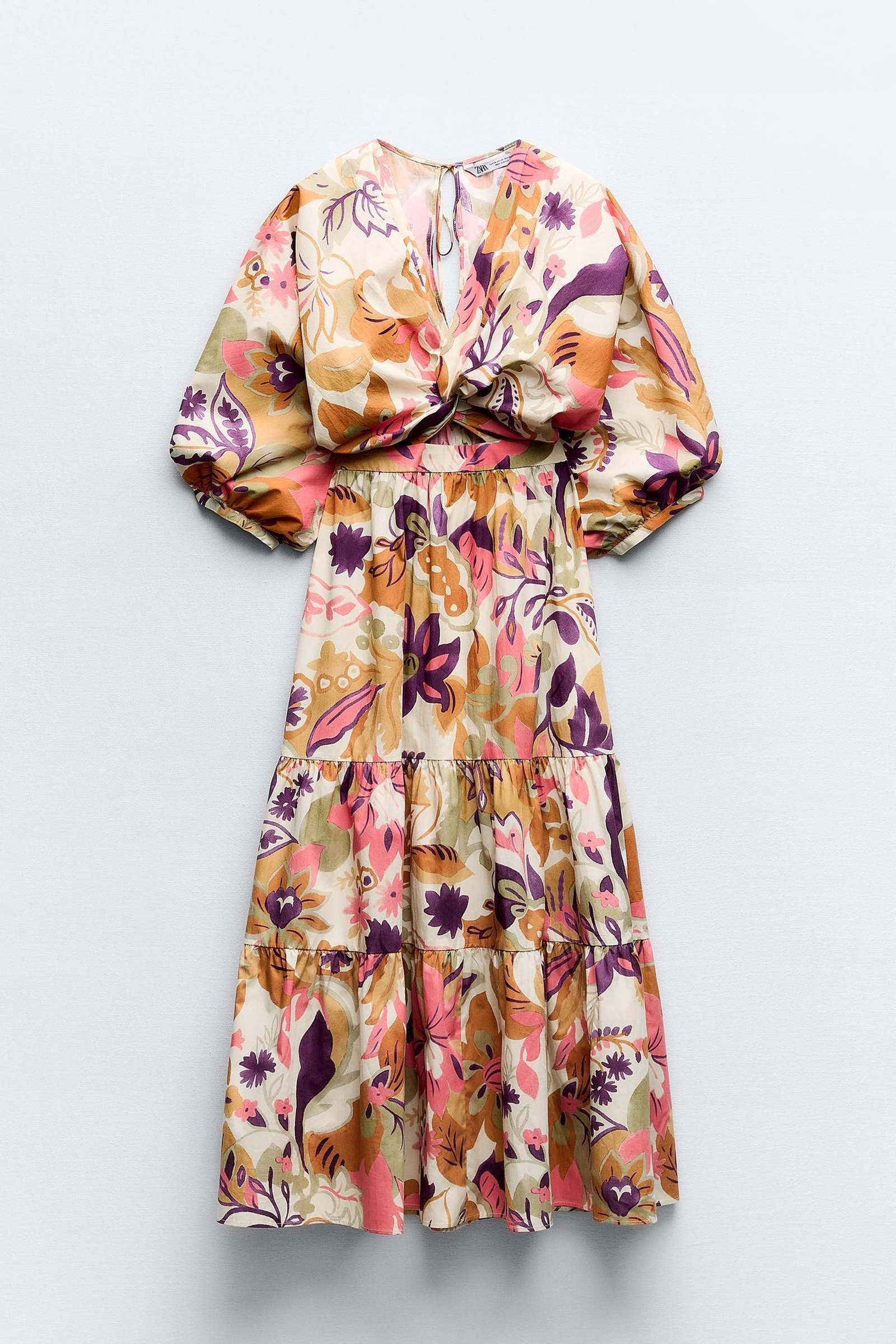 Vestido de flores y cut out de Zara.