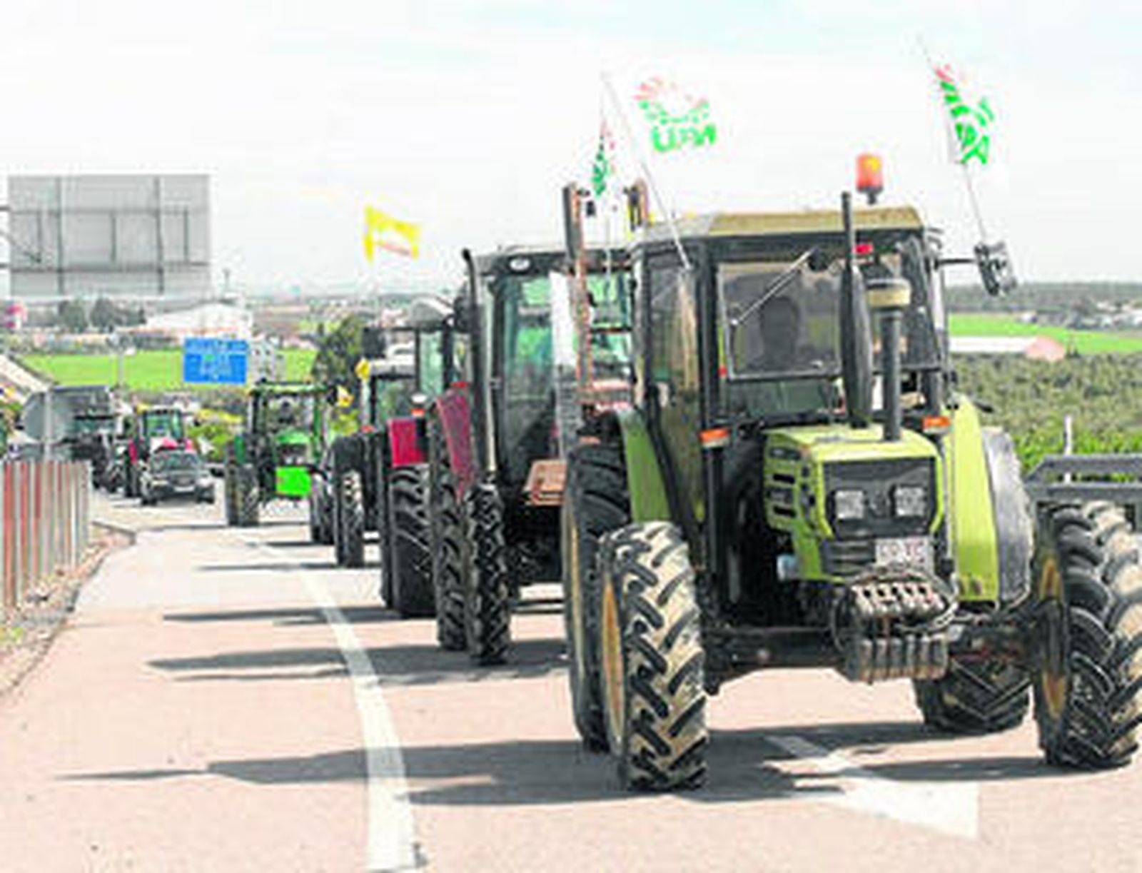 Movilización en la A-4 el pasado abril contra la PAC.