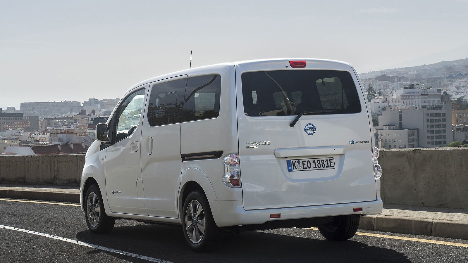 Con la normativa WLTP tiene una autonomía de 300 kilómetros en ciudasd y de 200 Km si combinamos carretera y ciudad.