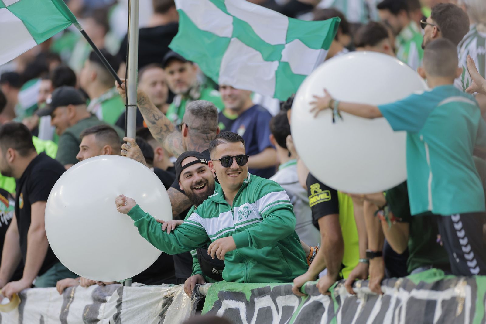 Búscate en las fotos del Betis - Sevilla