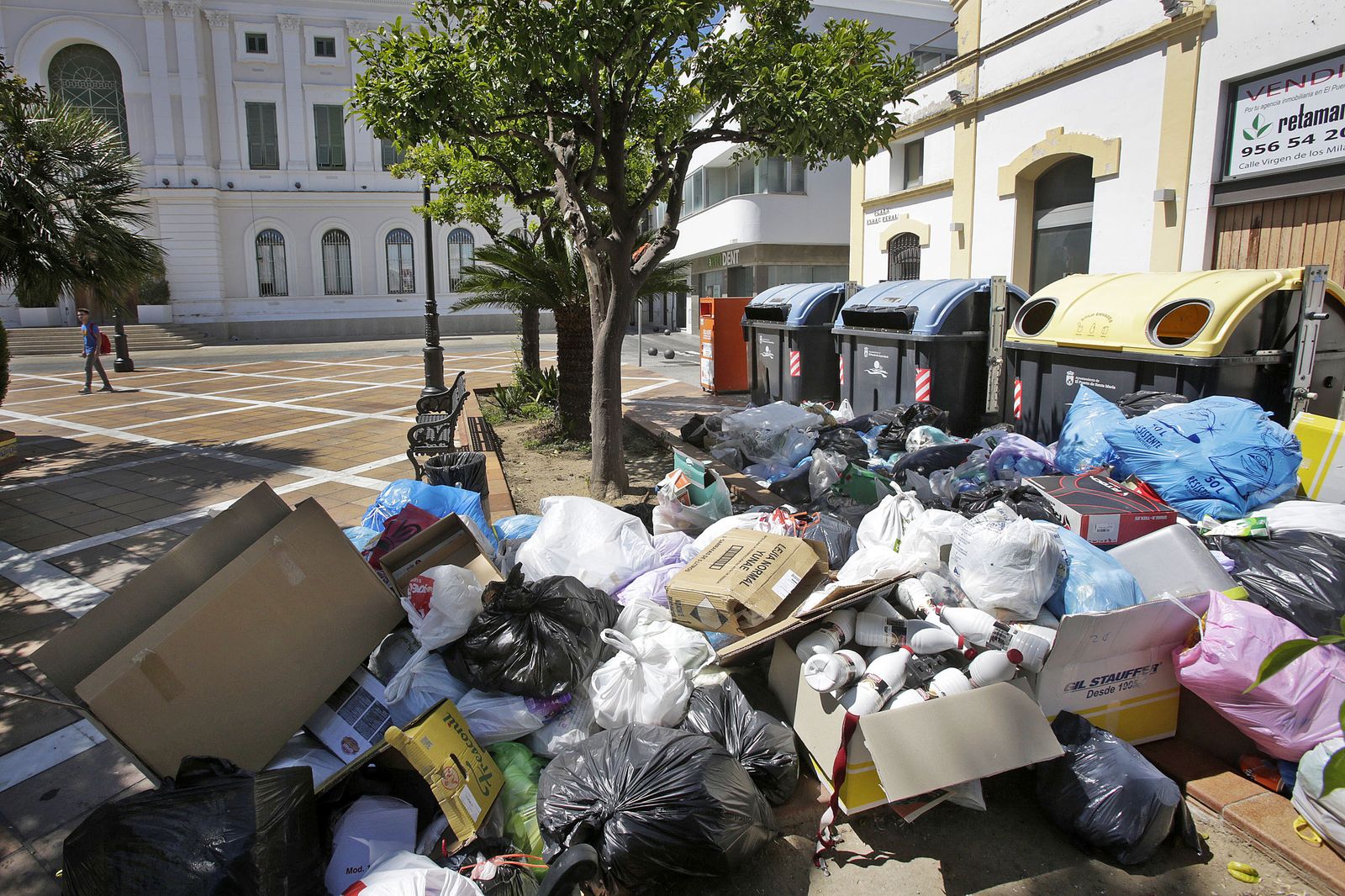 Acumulación de basura en las calles de El Puerto.