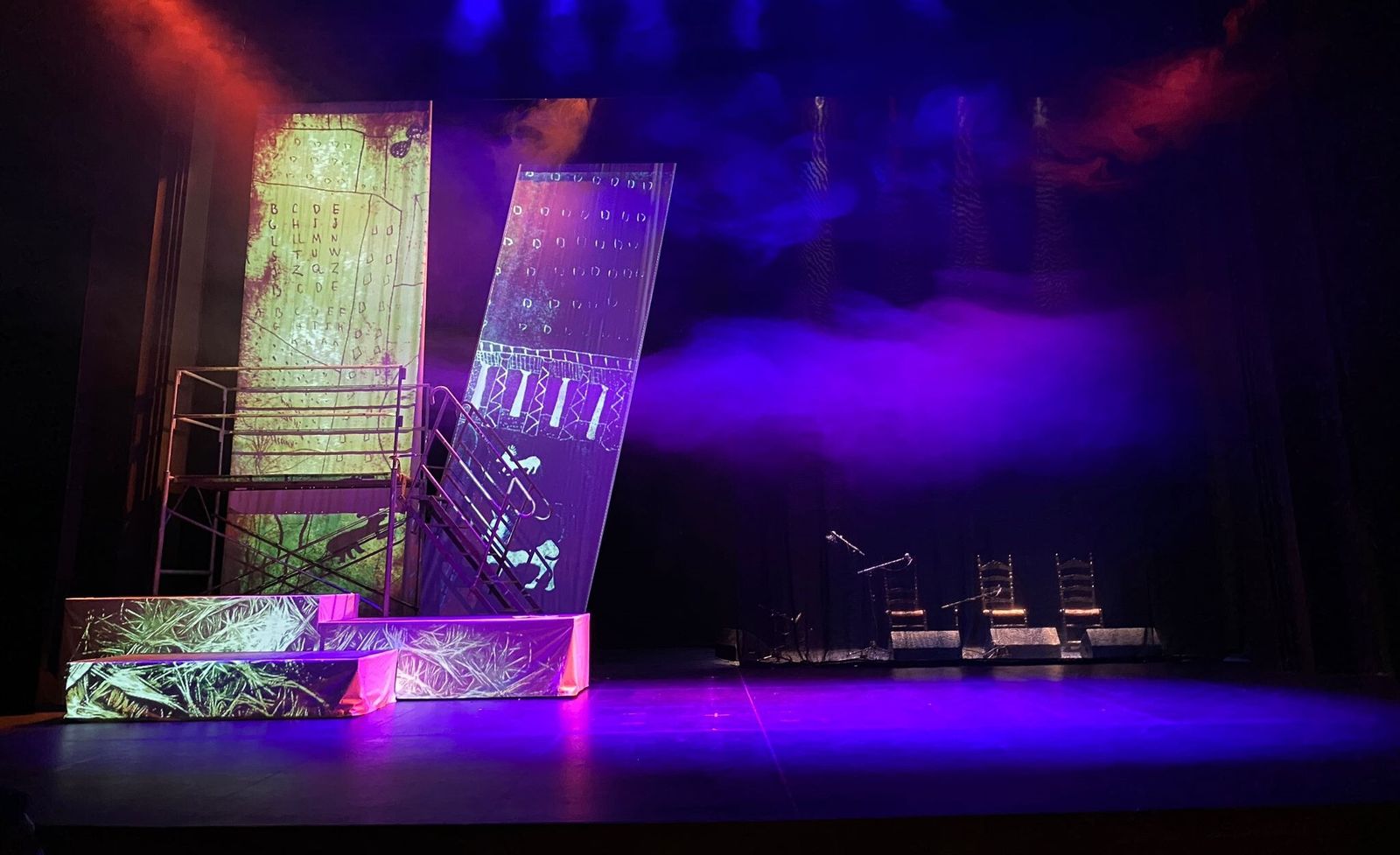 Puesta en escena de '¡Oh, ciudad de los negros!'.