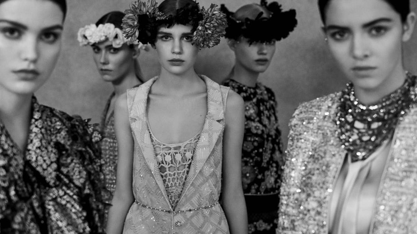 Un fotograma del desfile, que se emitió en la web de la Federación francesa de Alta Costura y Moda.