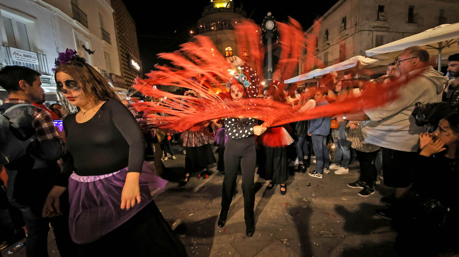 El desfile de Halloween llena las calles de Jerez