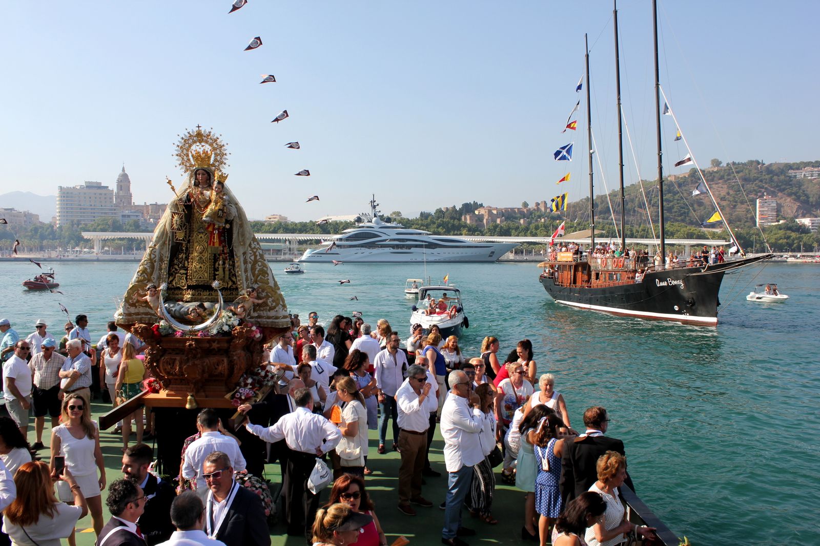 La Virgen del Carmen Coronada embarcará el domingo por la mañana.