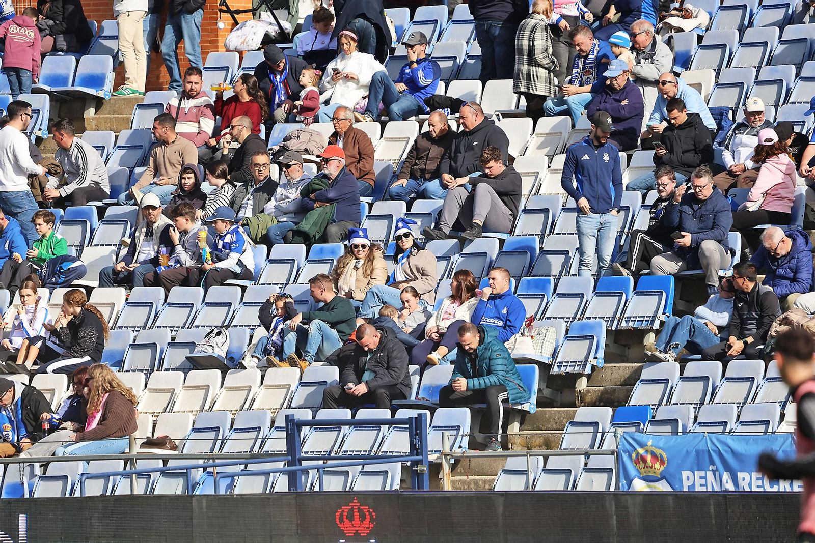 Búscate en las gradas en el Nuevo Colombino en el Recreativo de Huelva - Atlético Antoniano