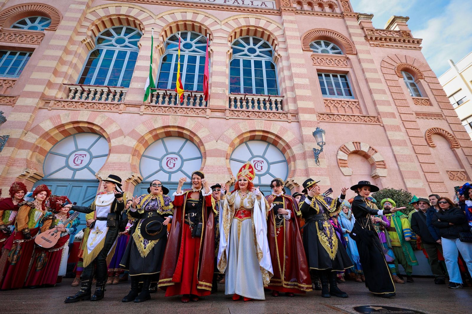 Las imágenes del descubrimiento de la estrella de Adela del Moran el Paseo de la Fama del Carnaval de Cádiz