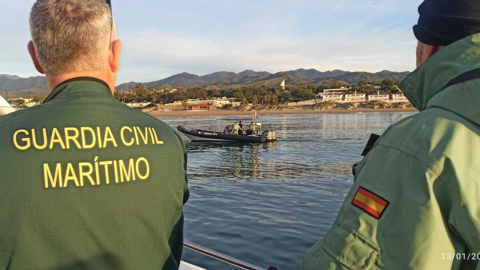 Submarinistas de la Guardia Civil tratan de localizar los restos del cuerpo de Natalia.