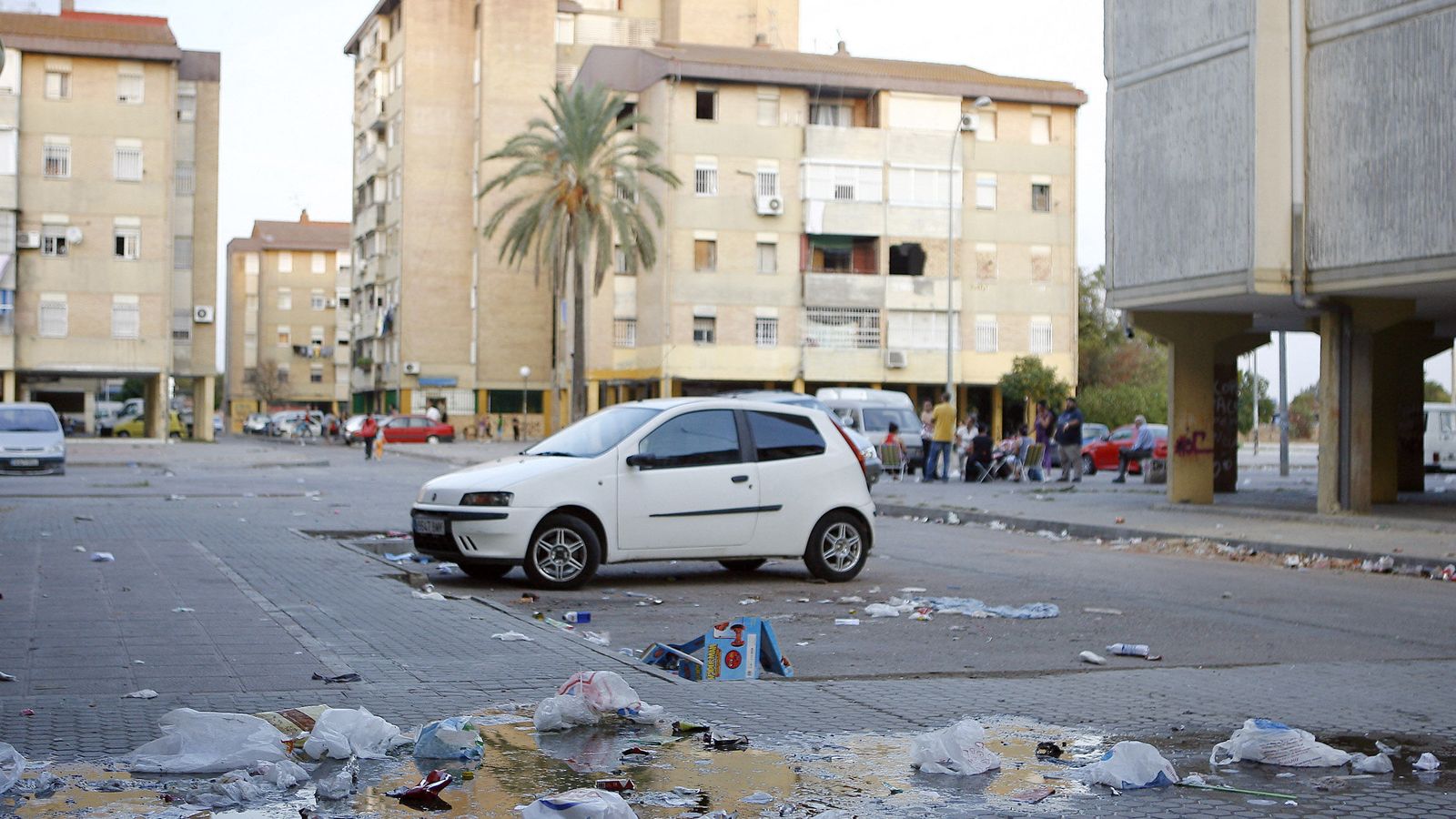 Suciedad y abandono en el Polígono Sur.