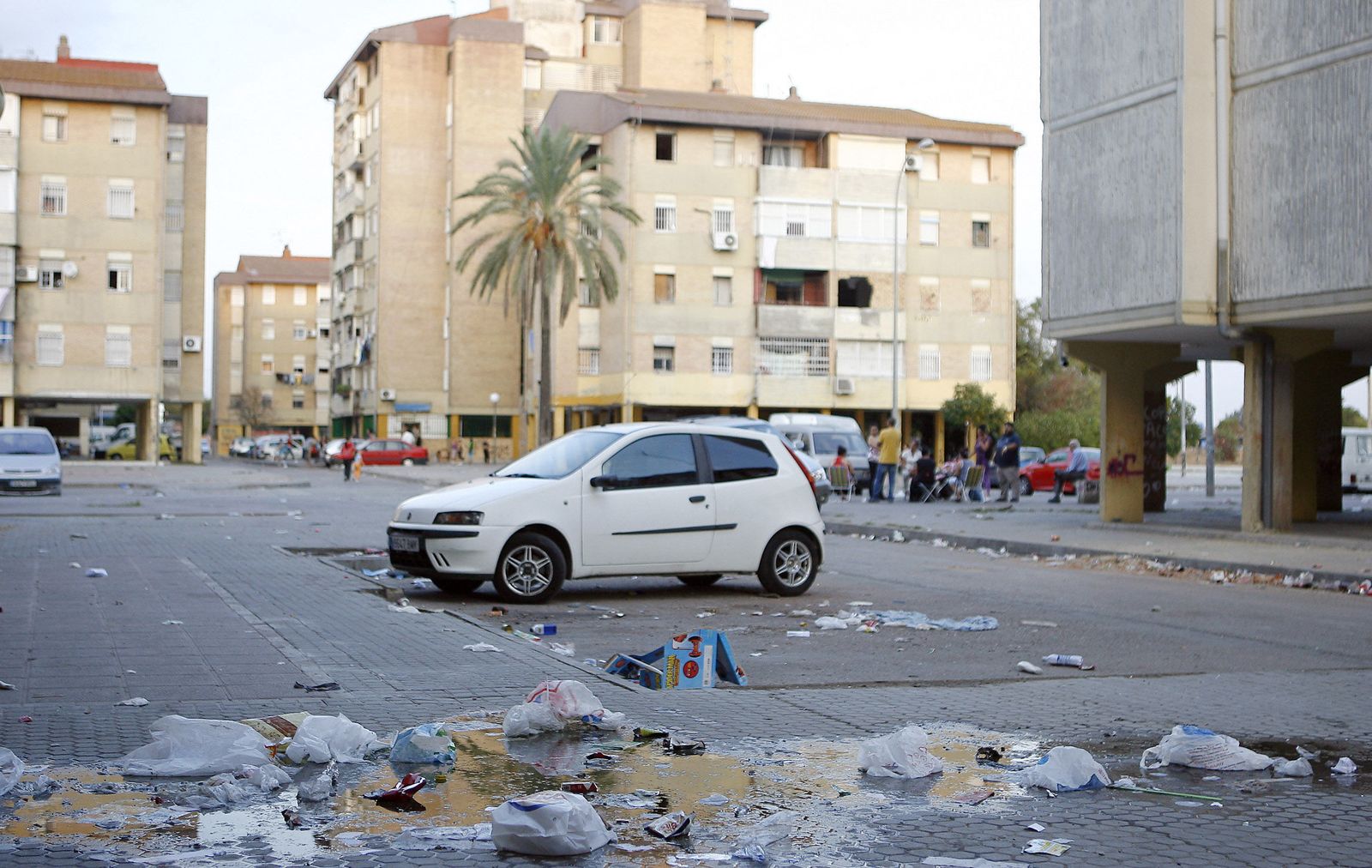 Suciedad y abandono en el Polígono Sur.