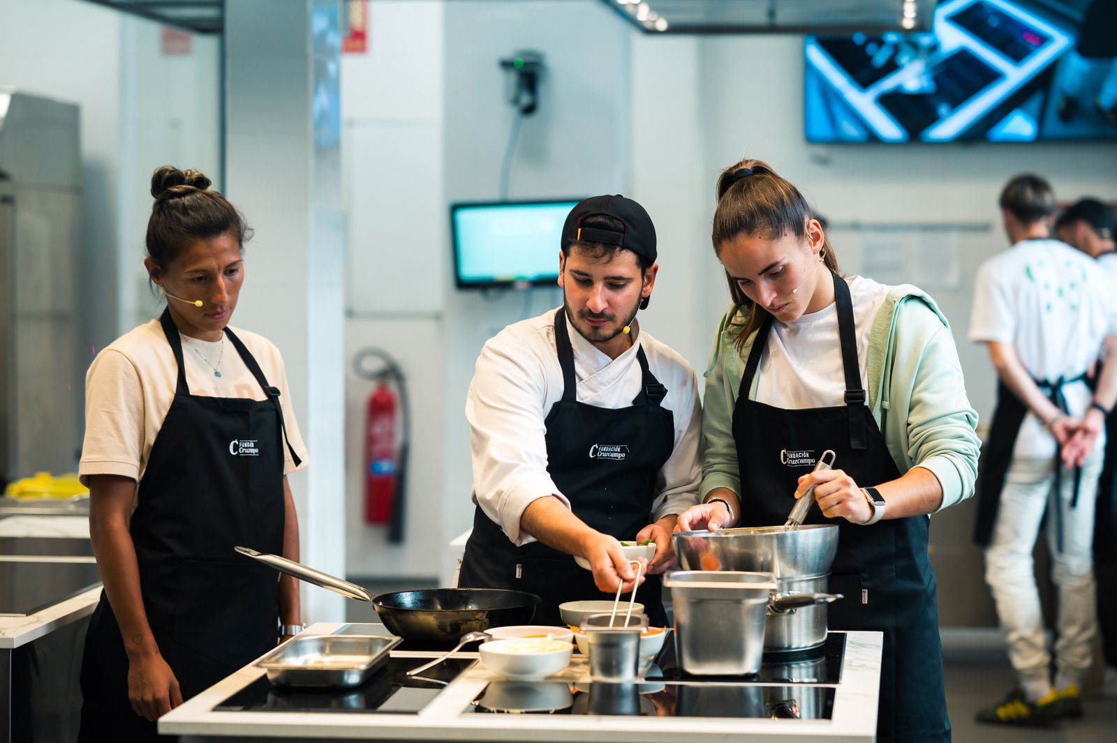 Las fotos de jugadores del Betis y del Sevilla en la Cruzcampo