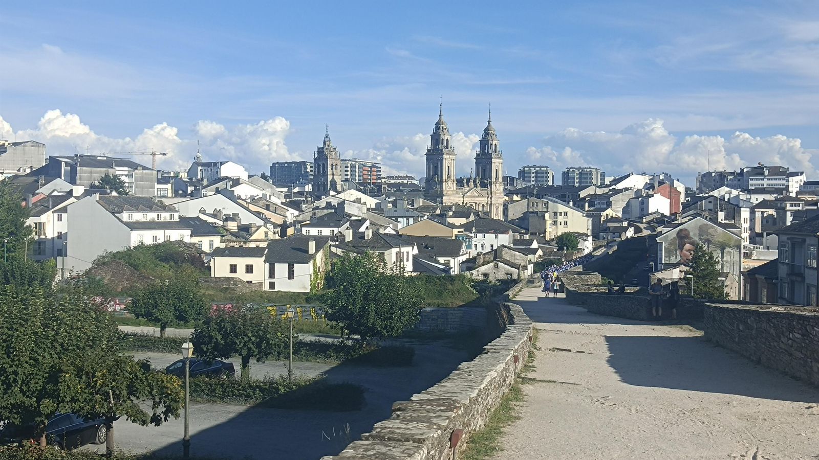 Una bonita estampa de Lugo desde la muralla.