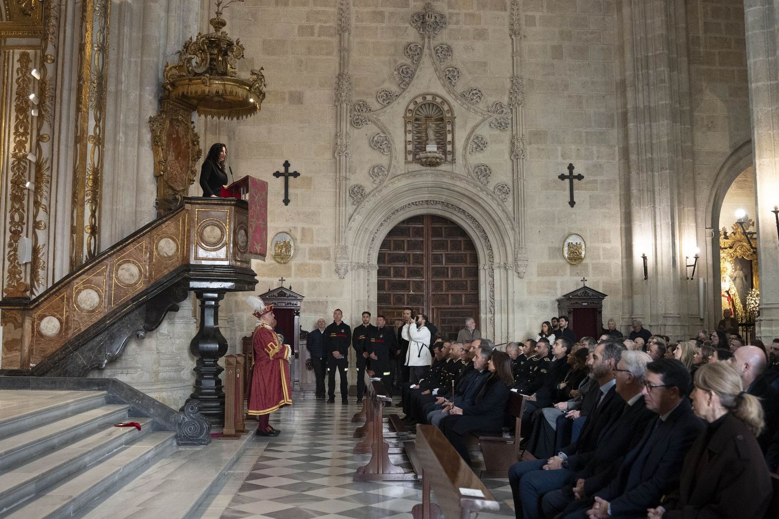 El Pendón vuelve a alzarse en Almería: memoria y ciudad bajo la luz de diciembre