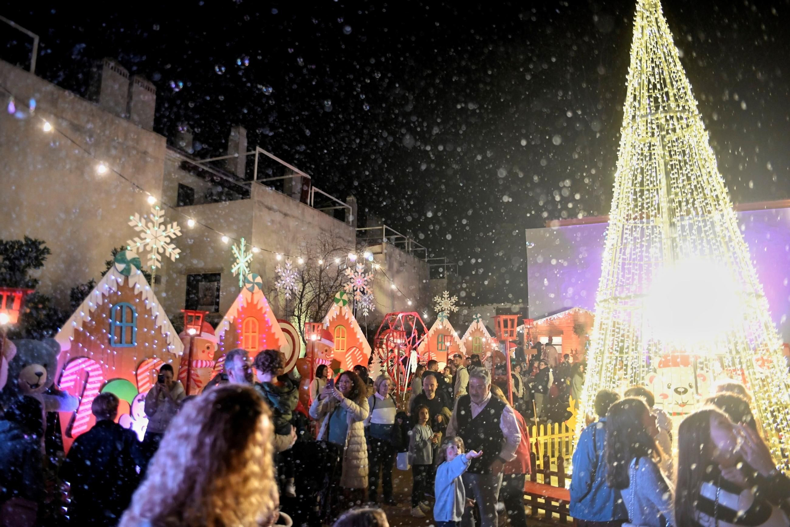 El poblado navideño del cine Fuenseca de Córdoba, en imágenes