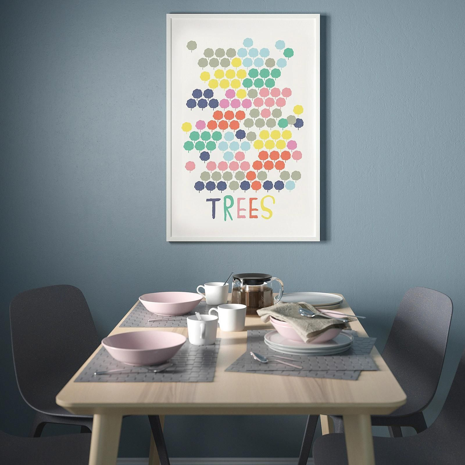 Lámina con arbolitos de colores.