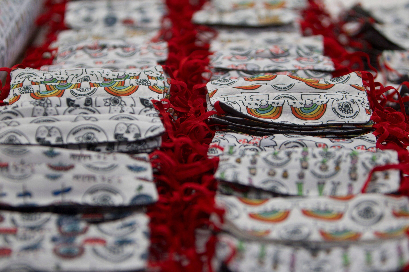 Las mascarillas para niños escasean en las farmacias