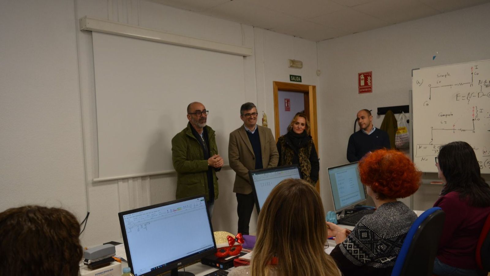 Javier Martín Cañizares y Salusitano Ureña le comunican a los aldel proyecto Empleo y Formación sobre el aumento de presupuesto