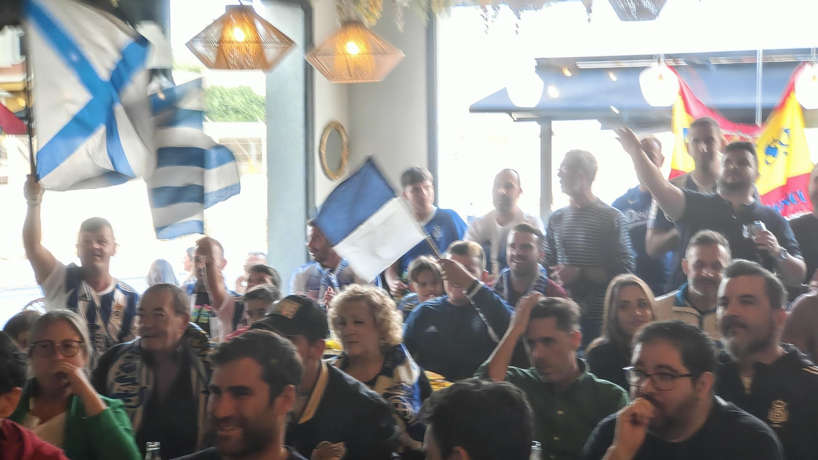 Aficionados del Recreativo de Huelva se reúnen para ver el  Recreativo de Huelva y la Gimnástica Segoviana