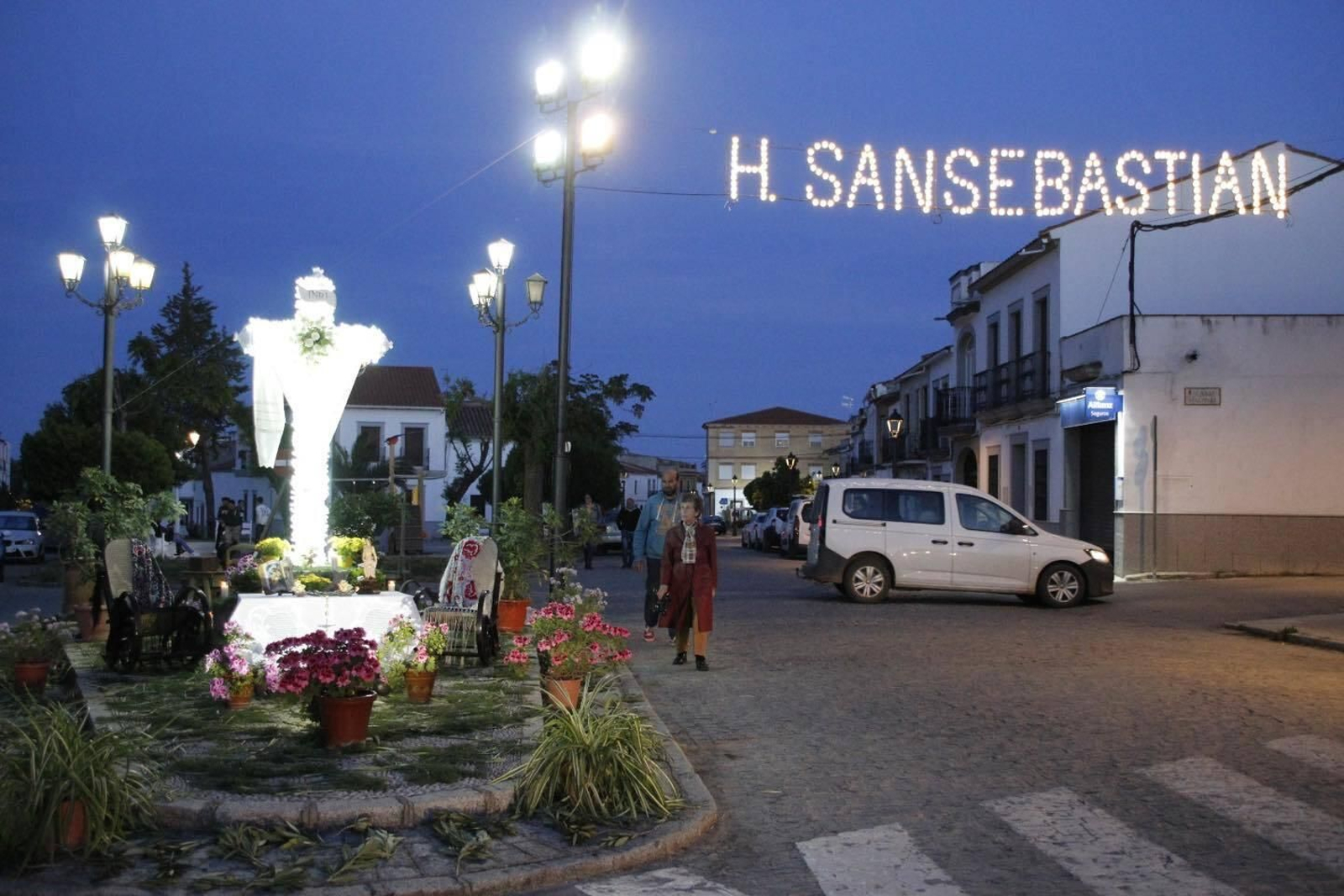 Un recorrido en imágenes por las Cruces de Mayo de Hinojosa del Duque