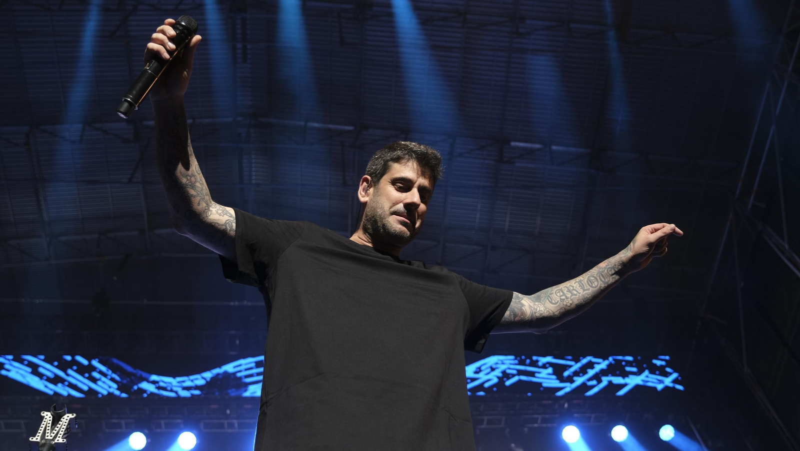 El concierto de Melendi llena de fans la Plaza de Toros de Almería, en imágenes