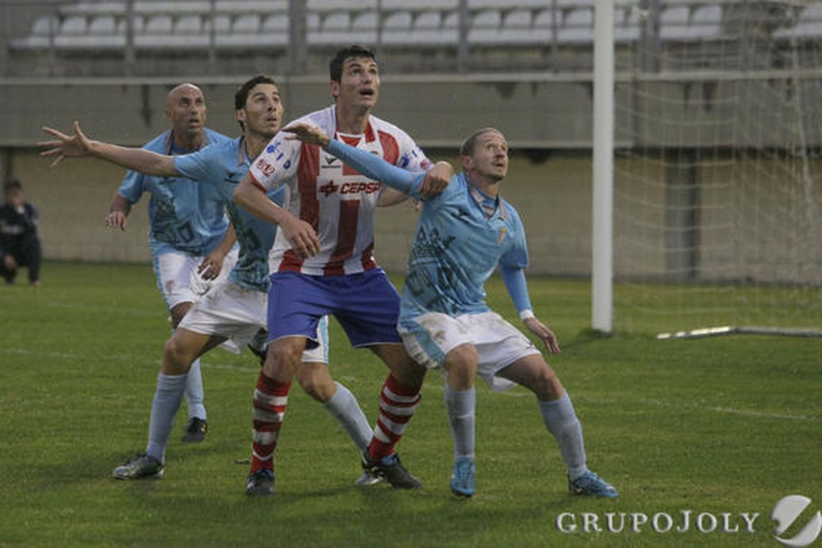 El Algeciras se aleja aún más de la zona de liguilla al perder en el Nuevo Mirador ante el San Fernando./Fotos:Erasmo Fenoy

Foto: Erasmo Fenoy