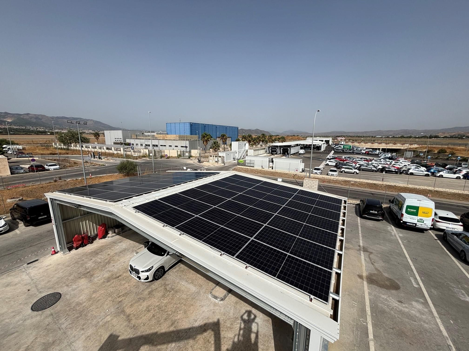 Instalación fotovoltaica desarrollada por Ubora para Europcar y Goldcar en el aeropuerto de Málaga
