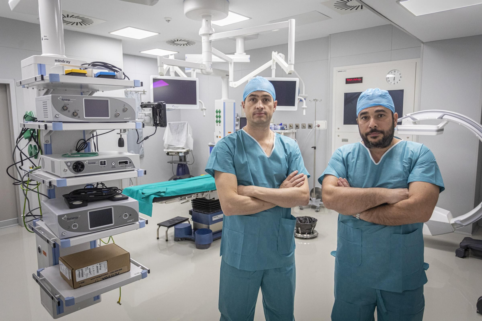 Izquierda, doctor Nicolás Cachero Rodríguez y a la izquierda, José Manuel Vilches Fernández.