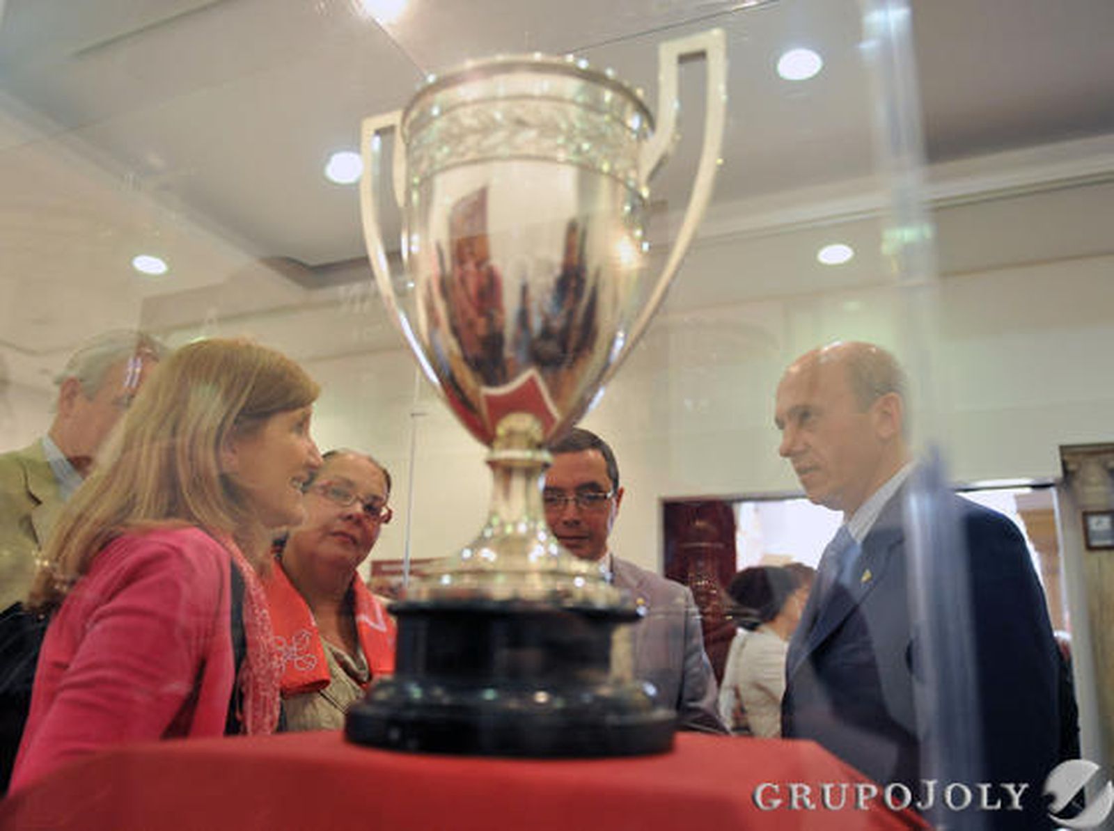 El Sevilla rememora sus inicios con una exposición en el Círculo Mercantil por los 100 años del primer campo oficial donde jugó.  Foto: Juan Carlos Vázquez