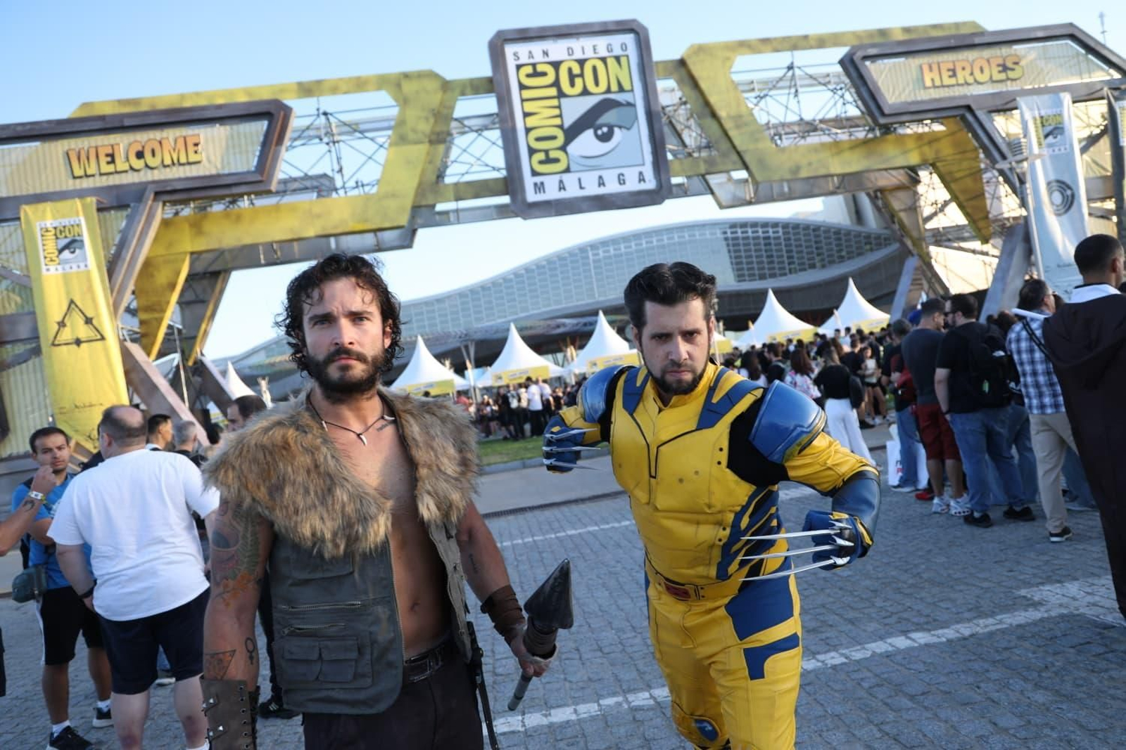 Largas colas para entrar a la Comic-Con de Málaga con héroes y villanos