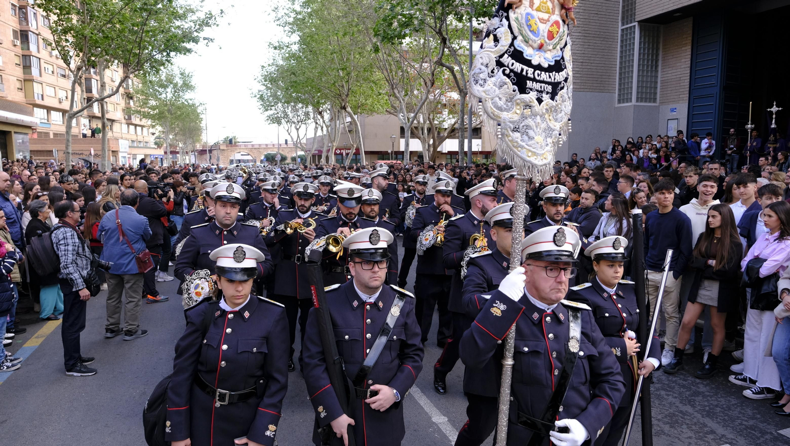 Pasión vuelve a su Iglesia de Santa Teresa azotada por la lluvia