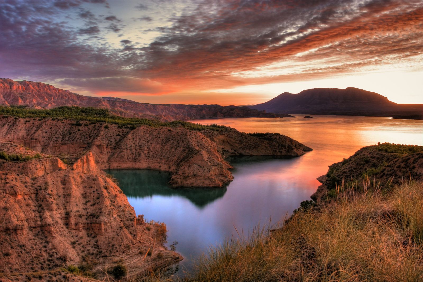 Las catedrales al fondo y el Negratín ofrecen una de las vistas más impresionantes de la provincia.