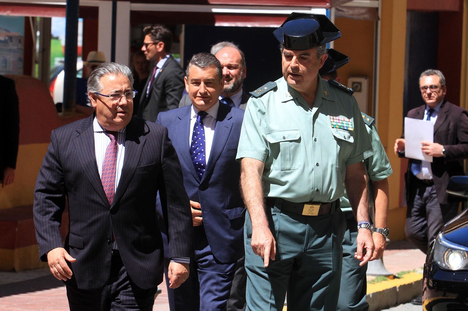 Juan Ignacio Zoido, ministro del Interior, presenta en la Comandancia de la Guardia Civil la nueva versión de AleryCops y el dispositivo del Rocío y posteriormente acude a la Diputación de Huelva para visitar la exposición sobre el terrorismo, en imágenes