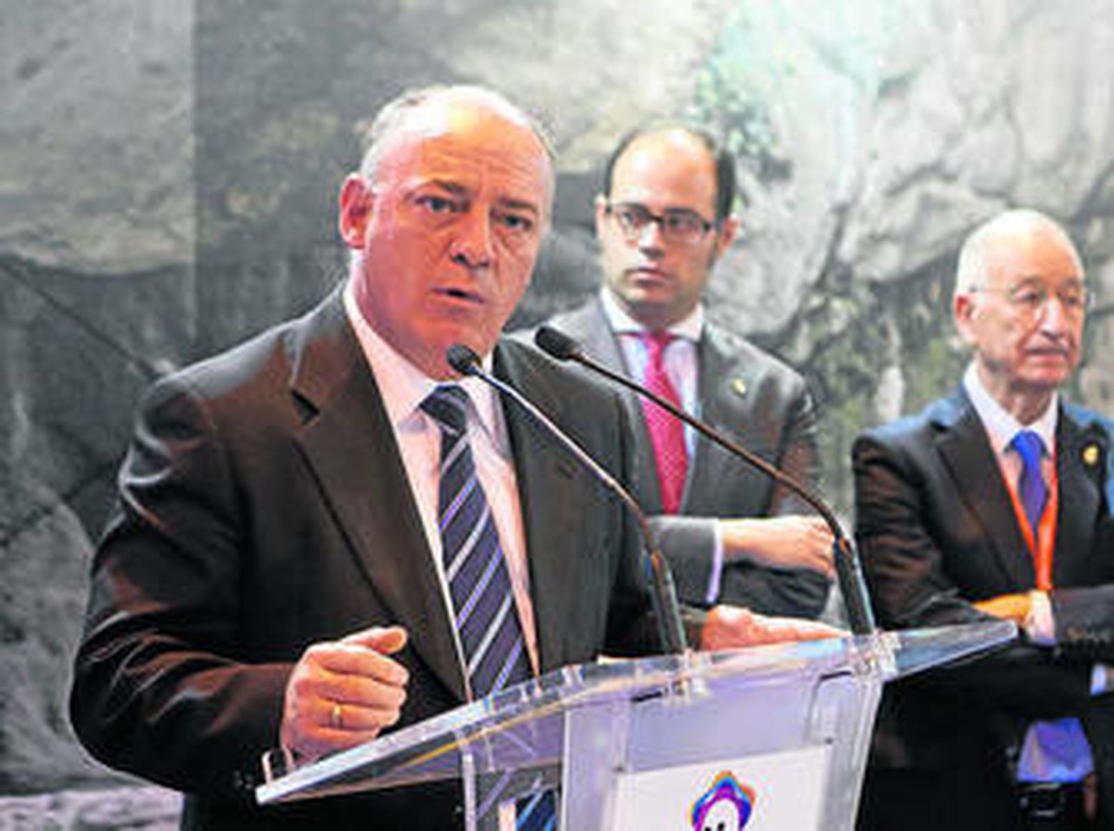 Enrique Hernando, alcalde de Adra.