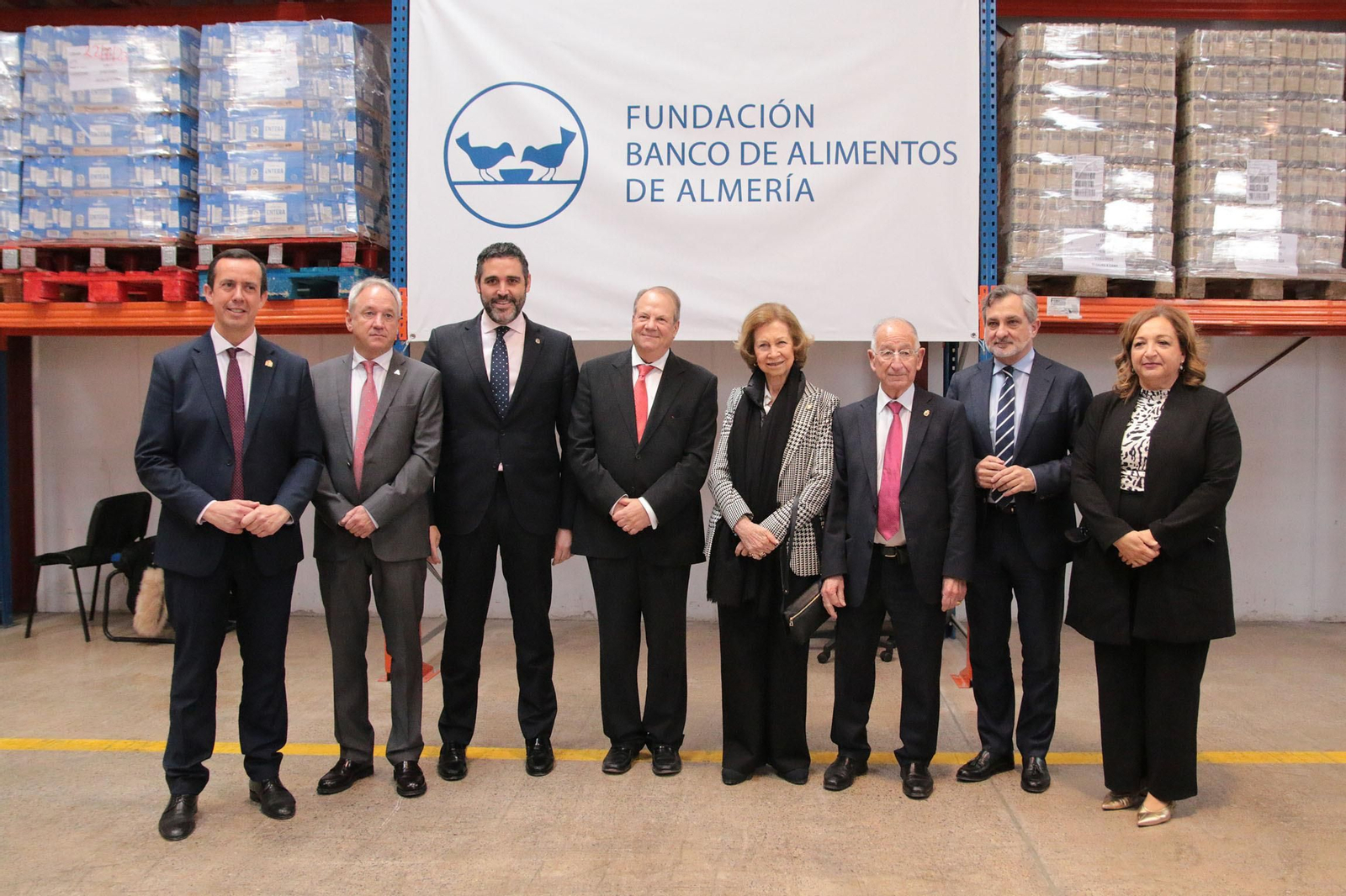 La Reina Sofía visita el Banco de Alimentos de Almería