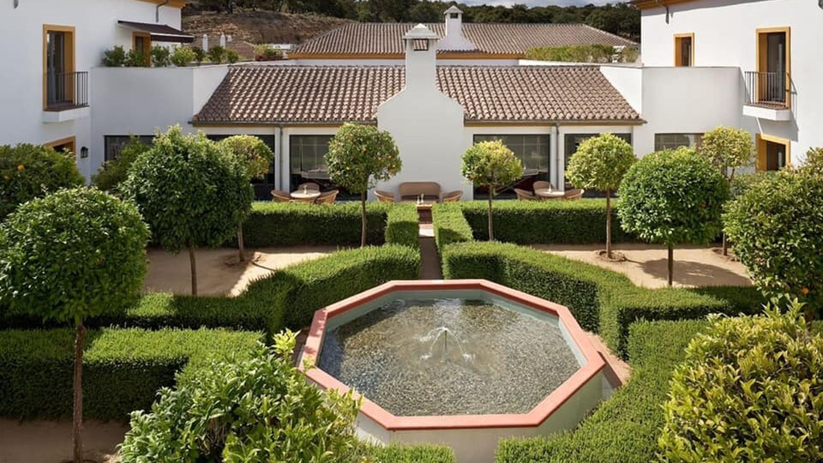 Patio interior del Hotel Exe Castellar.