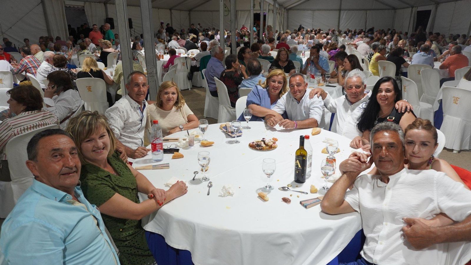 Tradicional cena de homenaje a los mayores.