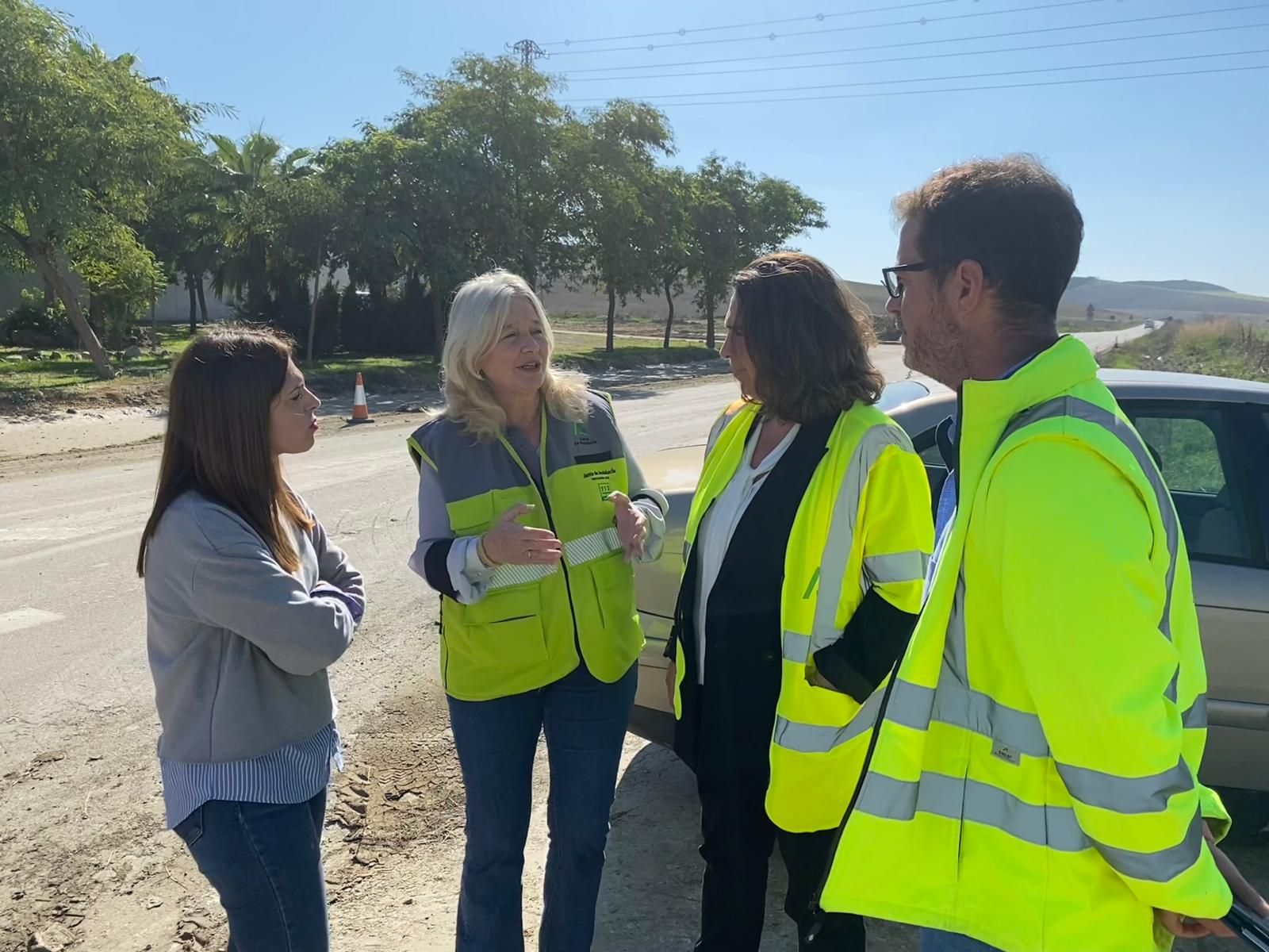 Mercedes Colombo, junto a la delegada de Fomento, Carmen Sánchez, y la alcaldesa de Espera, Tamara Lozano,