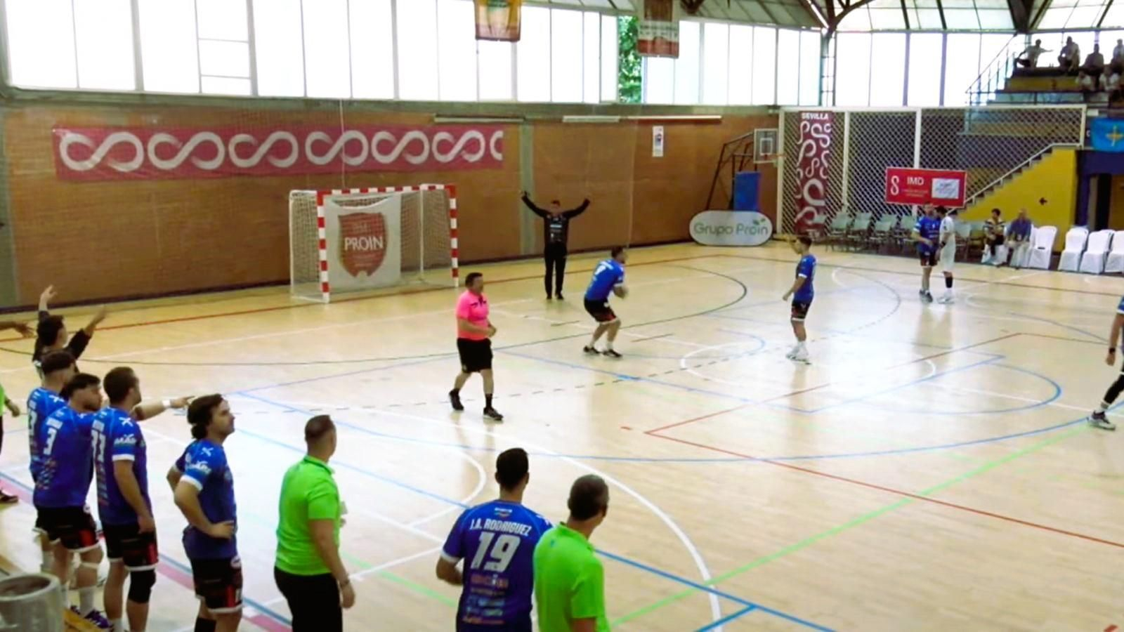 El conjunto ejidense durante su encuentro frente al Atlética Avilesina de la fase de ascenso.