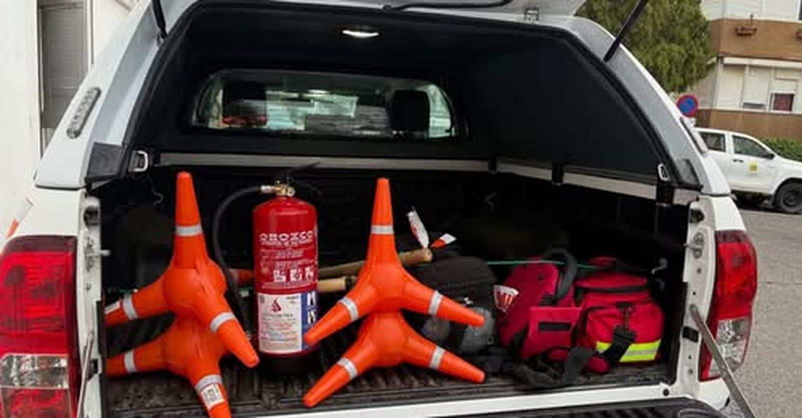 Material de emergencia desplegados en Los Barrios.