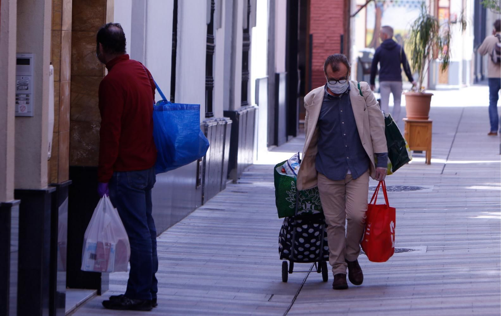 Cinco años del confinamiento por el Covid: las mejores fotos de la pandemia en Sevilla