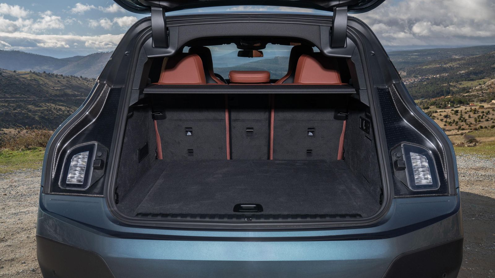El maletero alcanza un volumen útil de 500 litros que pueden ampliarse abatiendo los asientos hasta convertirse en 1.750.