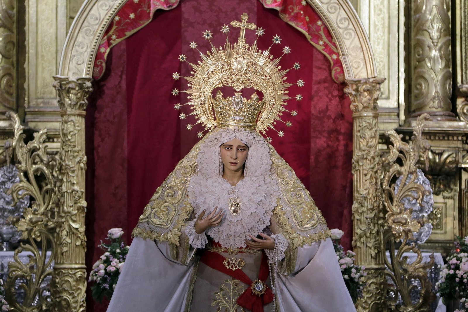 Momentos de los besamanos y besapies de este domingo de Pregón