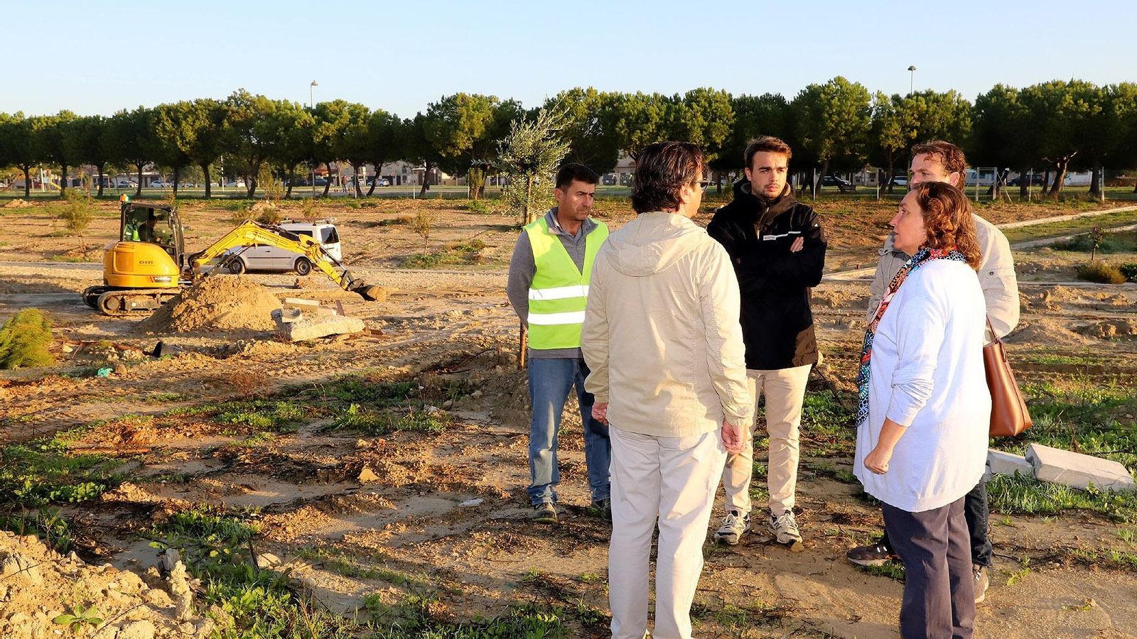 La delegada de Urbanismo, Belén de la Cuadra, durante una visita al Bosque Urbano en el parque de La Canaleja en Jerez